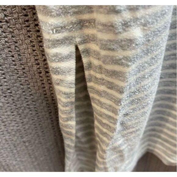 Eileen Fisher women’s striped long sleeve, gray and white top size XS - Picture 4 of 5